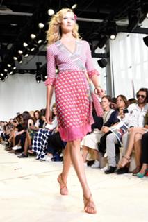 Karlie Kloss feet photo thumbnail