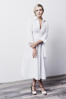Elizabeth Olsen feet photo thumbnail