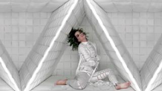 Katy Perry feet photo thumbnail