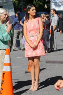 Victoria Justice feet photo thumbnail