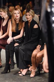 Kylie Jenner feet photo thumbnail