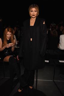 Kylie Jenner feet photo thumbnail