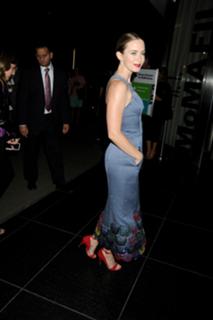 Emily Blunt feet photo thumbnail