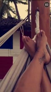 Vida Guerra feet photo thumbnail