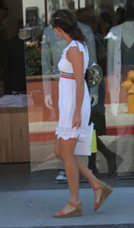 Minnie Driver feet photo thumbnail