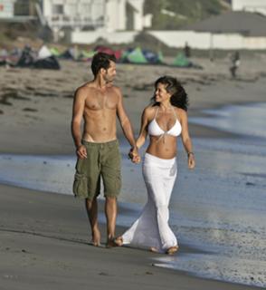 Brooke Burke feet photo thumbnail