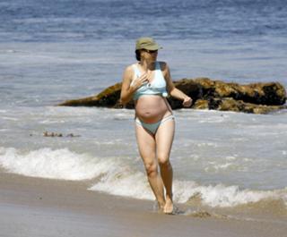 Minnie Driver feet photo thumbnail