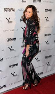 Minnie Driver feet photo thumbnail