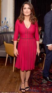 Salma Hayek feet photo thumbnail