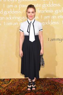 Alyssa Milano feet photo thumbnail