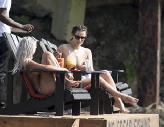 Caroline Flack feet photo thumbnail