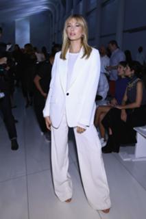 Hailey Bieber feet photo thumbnail