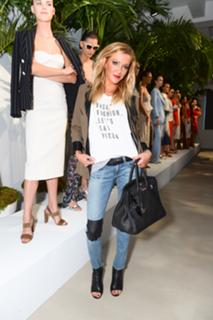 Katie Cassidy feet photo thumbnail