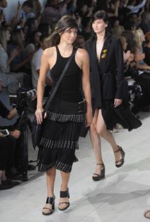 Kendall Jenner feet photo thumbnail