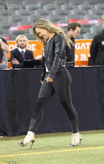 Ronda Rousey feet photo thumbnail