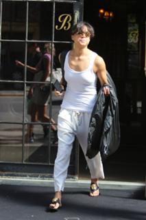 Michelle Rodriguez feet photo thumbnail