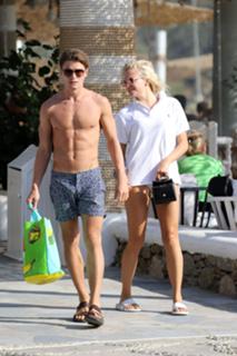 Pixie Lott feet photo thumbnail