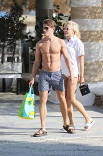 Pixie Lott feet photo thumbnail