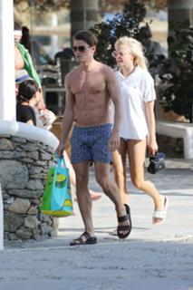 Pixie Lott feet photo thumbnail