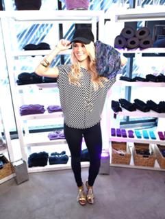 Carrie Underwood feet photo thumbnail