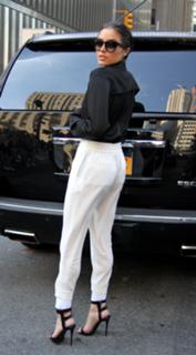 Olivia Culpo feet photo thumbnail