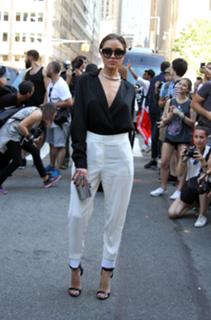 Olivia Culpo feet photo thumbnail