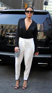 Olivia Culpo feet photo thumbnail