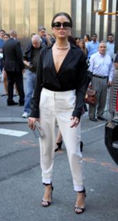 Olivia Culpo feet photo thumbnail