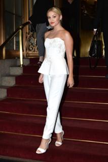 Olivia Holt feet photo thumbnail