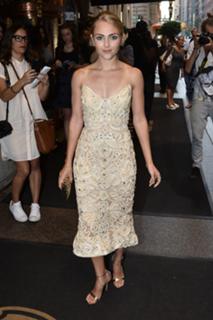 AnnaSophia Robb feet photo thumbnail