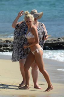 Pixie Lott feet photo thumbnail