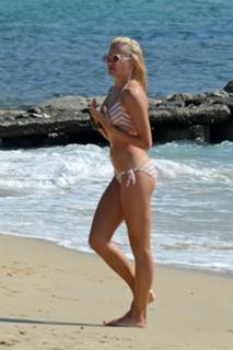 Pixie Lott feet photo thumbnail