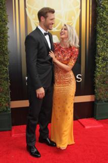 Julianne Hough feet photo thumbnail