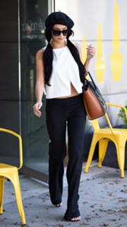 Vanessa Hudgens feet photo thumbnail
