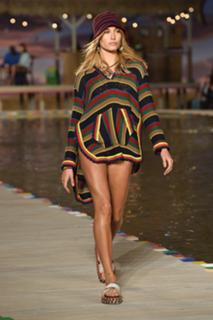 Hailey Bieber feet photo thumbnail