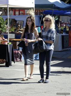 Lily Collins feet photo thumbnail