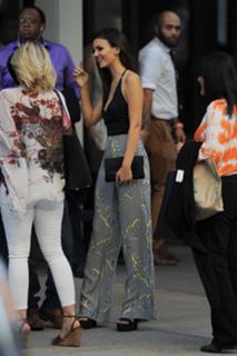 Victoria Justice feet photo thumbnail