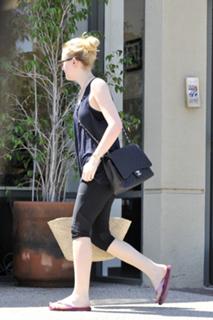Dakota Fanning feet photo thumbnail