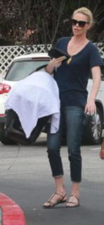 Charlize Theron feet photo thumbnail