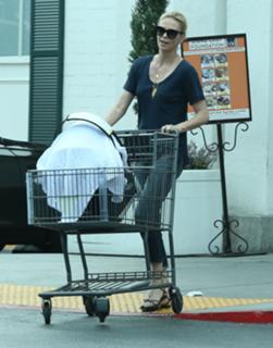 Charlize Theron feet photo thumbnail