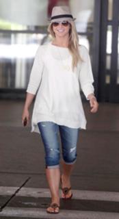 Julianne Hough feet photo thumbnail