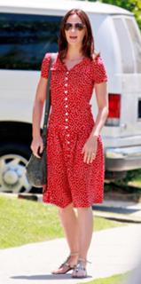 Emily Blunt feet photo thumbnail