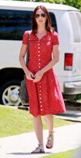 Emily Blunt feet photo thumbnail