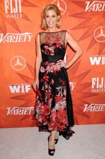 Julie Bowen feet photo thumbnail