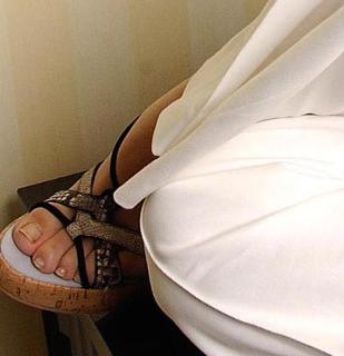 Kate Hudson feet photo thumbnail