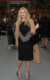 Ashley James feet photo thumbnail