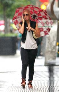 Amber Rose feet photo thumbnail
