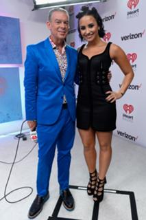 Demi Lovato feet photo thumbnail