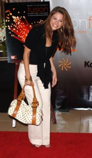 Maria Menounos feet photo thumbnail