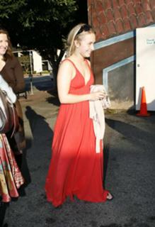 Hayden Panettiere feet photo thumbnail